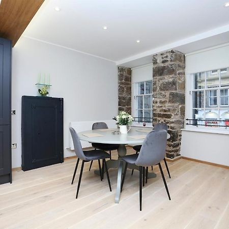 Joivy Refurbished Home On The Royal Mile Edinburgh Bagian luar foto
