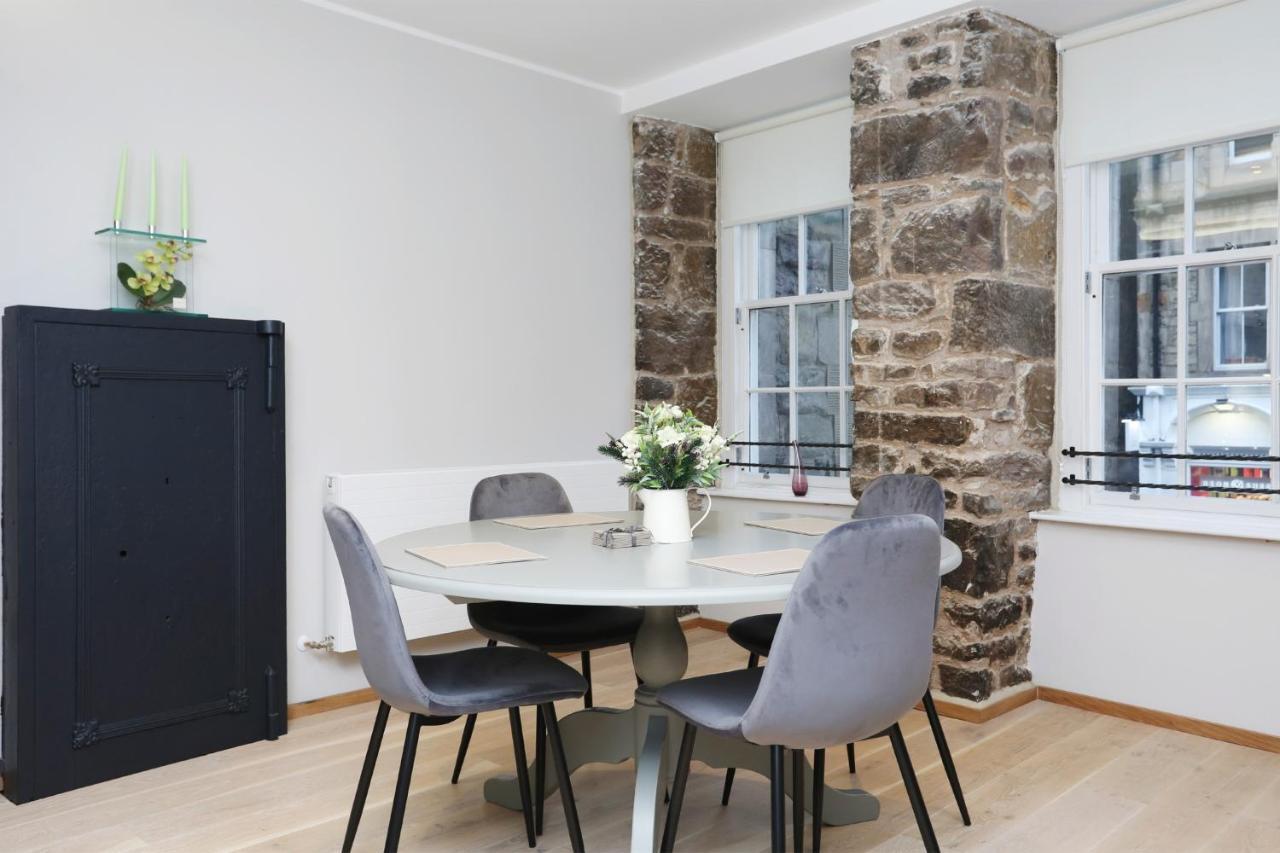 Joivy Refurbished Home On The Royal Mile Edinburgh Bagian luar foto